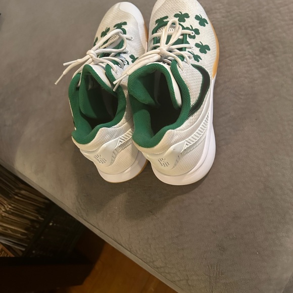 Nike Kyrie Flytrap 2 Boston Celtics Mens 15 Green gum Shamrock Basketball - Picture 4 of 6